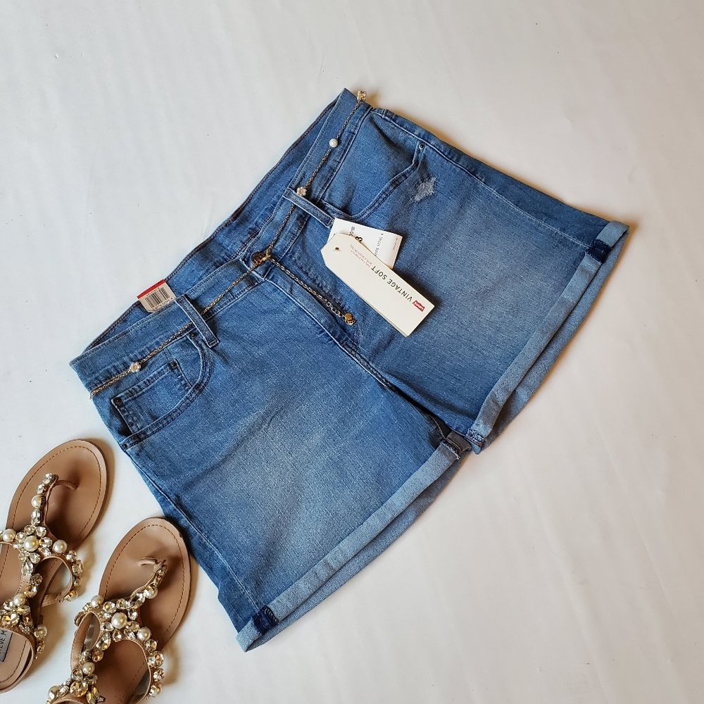 LEVI'S MID LENGTH DENIM SHORT